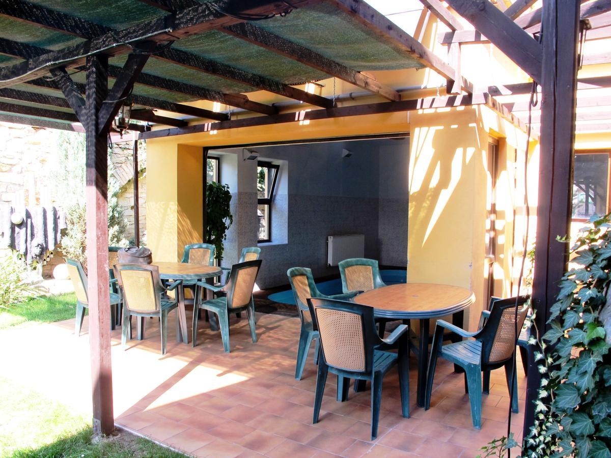 Hotel U Lisky Hostka  المظهر الخارجي الصورة