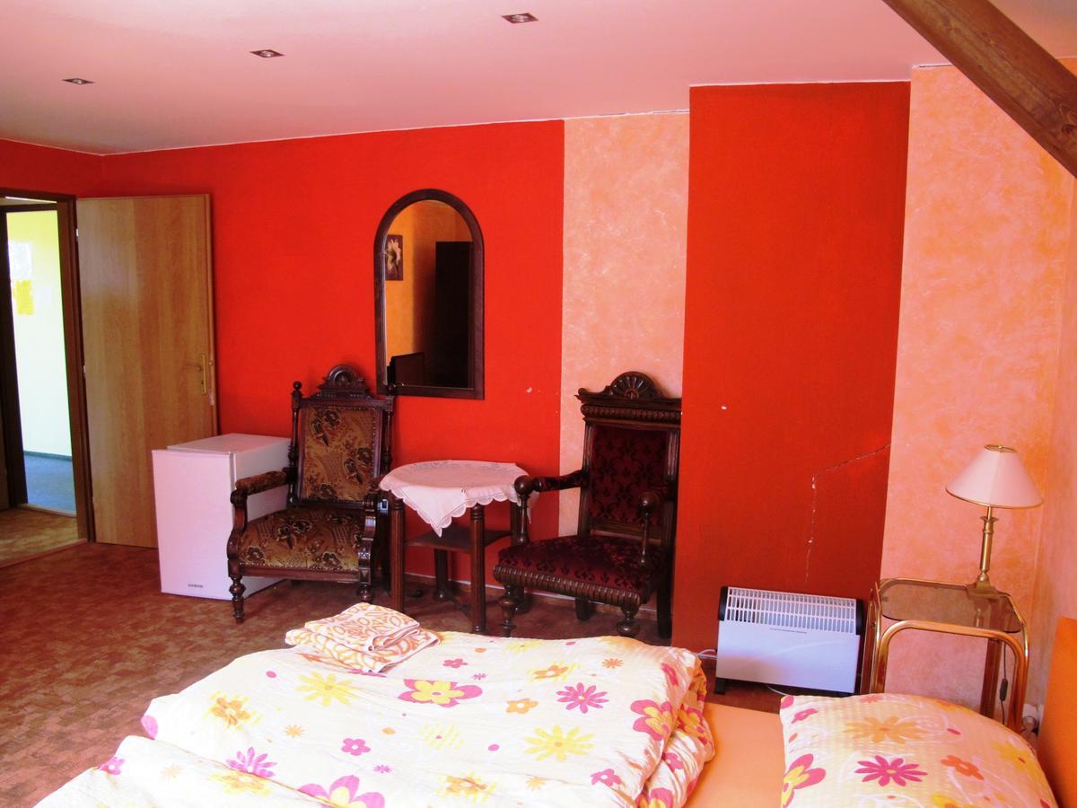 Hotel U Lisky Hostka  المظهر الخارجي الصورة