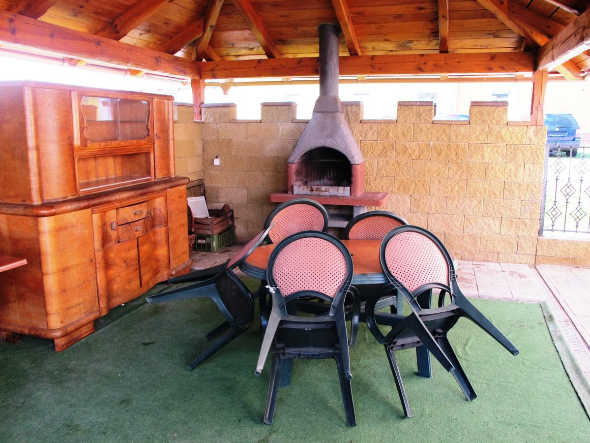 Hotel U Lisky Hostka  المظهر الخارجي الصورة