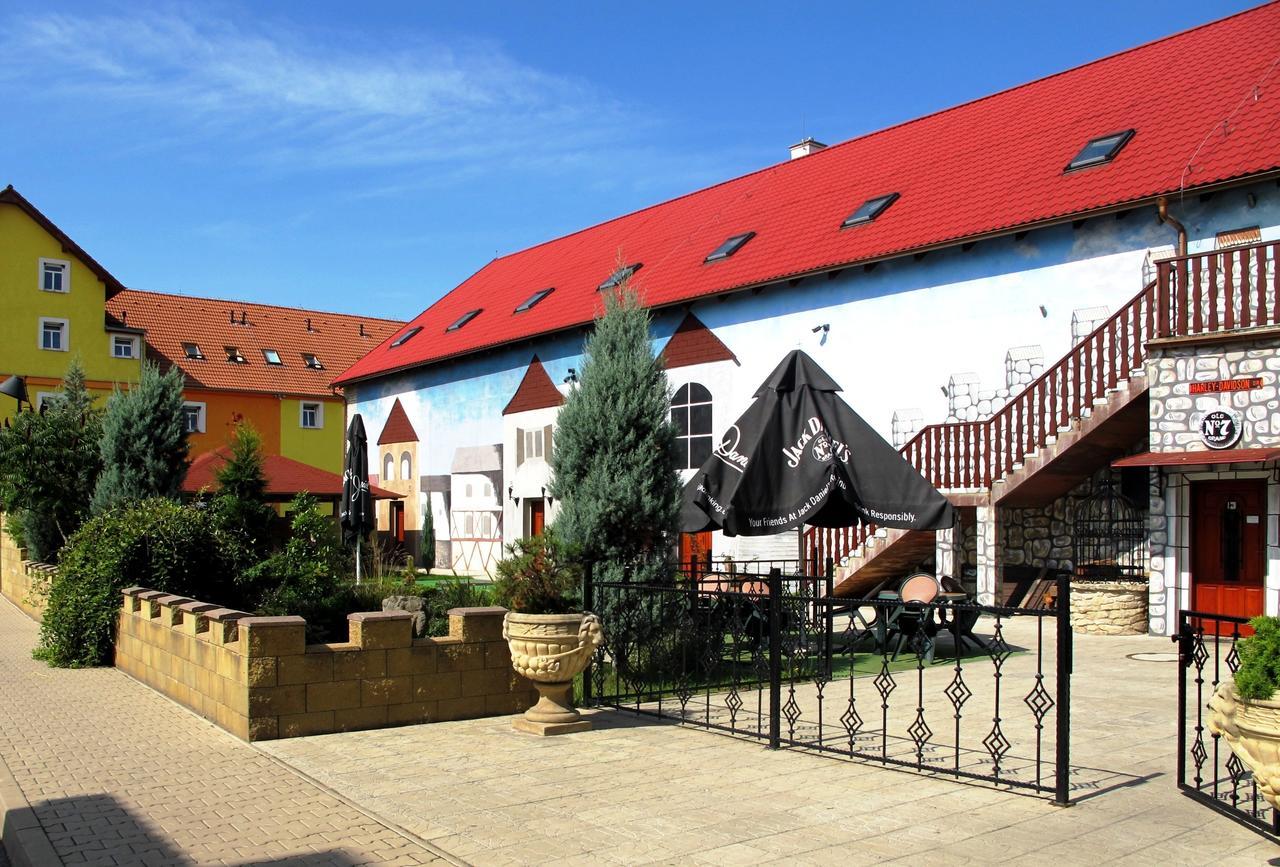 Hotel U Lisky Hostka  المظهر الخارجي الصورة